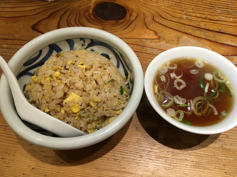 たまプラーザ「札幌らーめん赤坂一点張」炒飯（小盛）とスープ