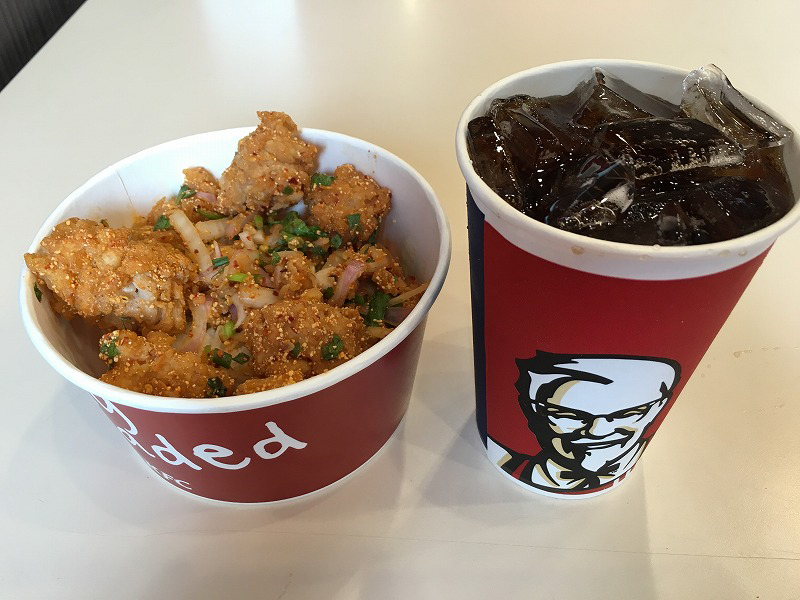 KFC(ケンタッキー)のSpicy Chicken Rice Bowlとペプシのセット